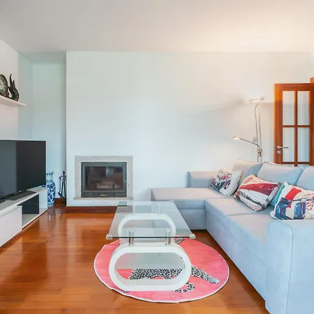 Spacious 2Br Apt With Free Parking In Porto * Porto