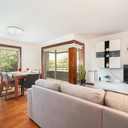 Spacious 2Br Apt With Free Parking In Porto Apartment *