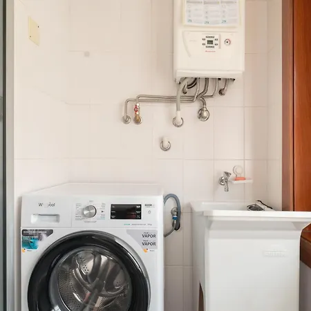 Spacious 2Br Apt With Free Parking In Porto Porto