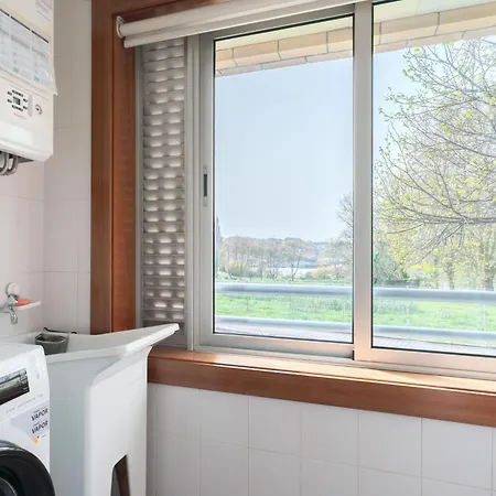 Spacious 2Br Apt With Free Parking In Porto