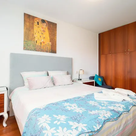 Spacious 2Br Apt With Free Parking In Porto Apartment *