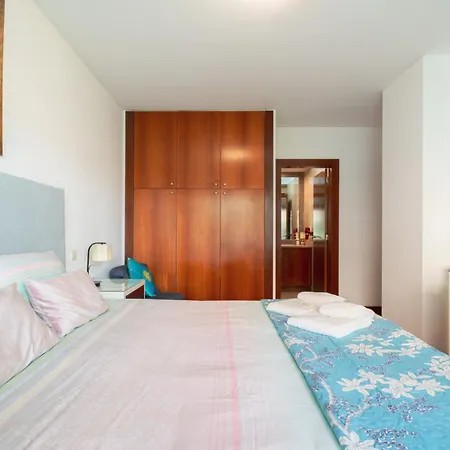 Spacious 2Br Apt With Free Parking In Porto Porto