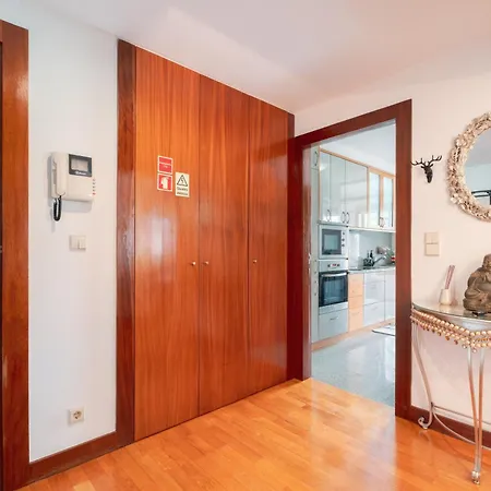 Spacious 2Br Apt With Free Parking In Porto Apartment *