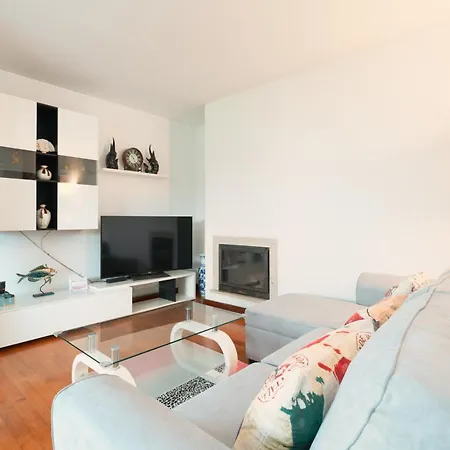 Spacious 2Br Apt With Free Parking In Porto *