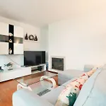 Spacious 2br Family Parking Near Centre *