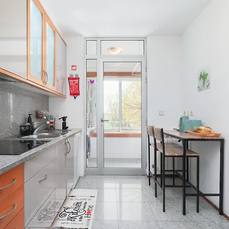 Spacious 2Br Apt With Free Parking In Porto Apartmán