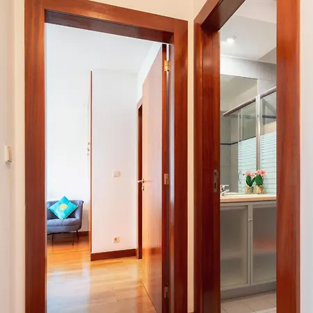 Spacious 2Br Apt With Free Parking In Porto Apartmán *