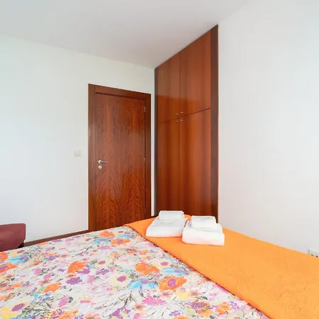 Spacious 2Br Apt With Free Parking In Porto Porto