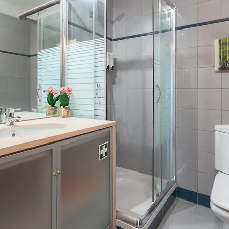 Spacious 2Br Apt With Free Parking In Porto Apartmán *
