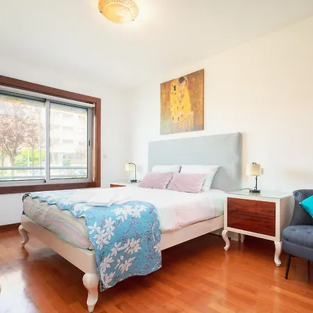 Spacious 2br Family Parking Near Centre * Porto