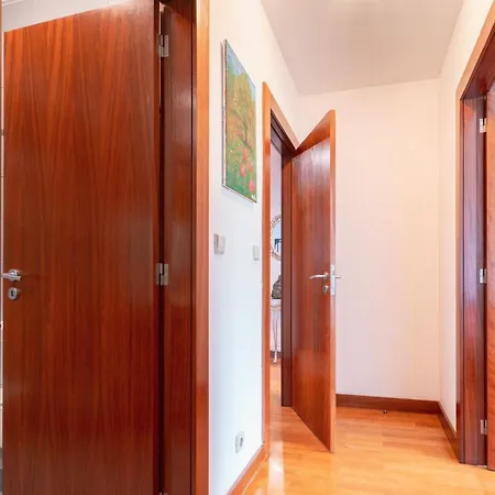 Spacious 2Br Apt With Free Parking In Porto *