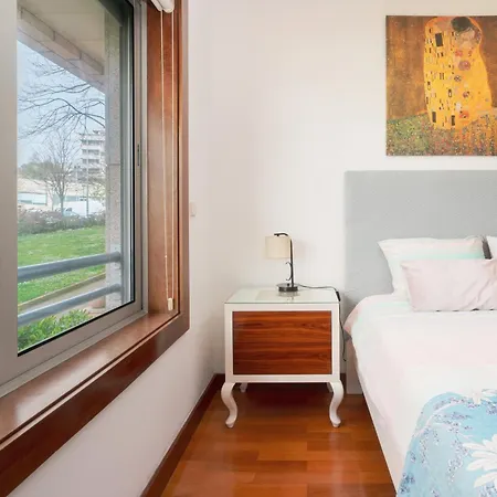 Apartmán Spacious 2Br Apt With Free Parking In Porto Porto
