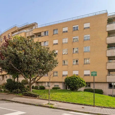 Spacious 2Br Apt With Free Parking In Porto Apartmán *