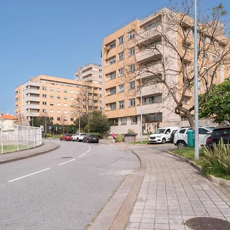 Spacious 2Br Apt With Free Parking In Porto * Porto